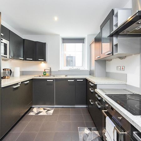 Austin David Executive Excel Apartment Лондон Екстериор снимка