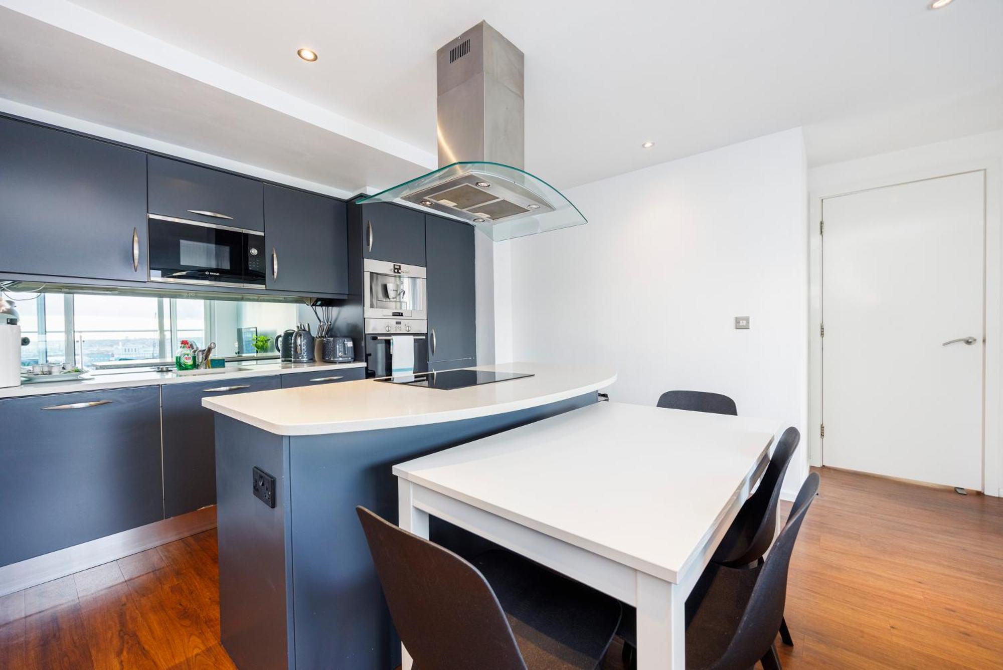 Austin David Executive Excel Apartment Лондон Екстериор снимка