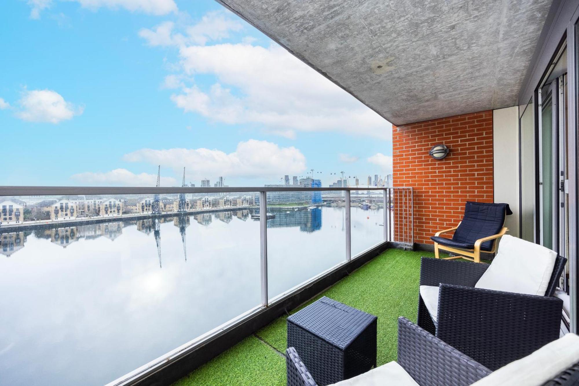 Austin David Executive Excel Apartment Лондон Екстериор снимка